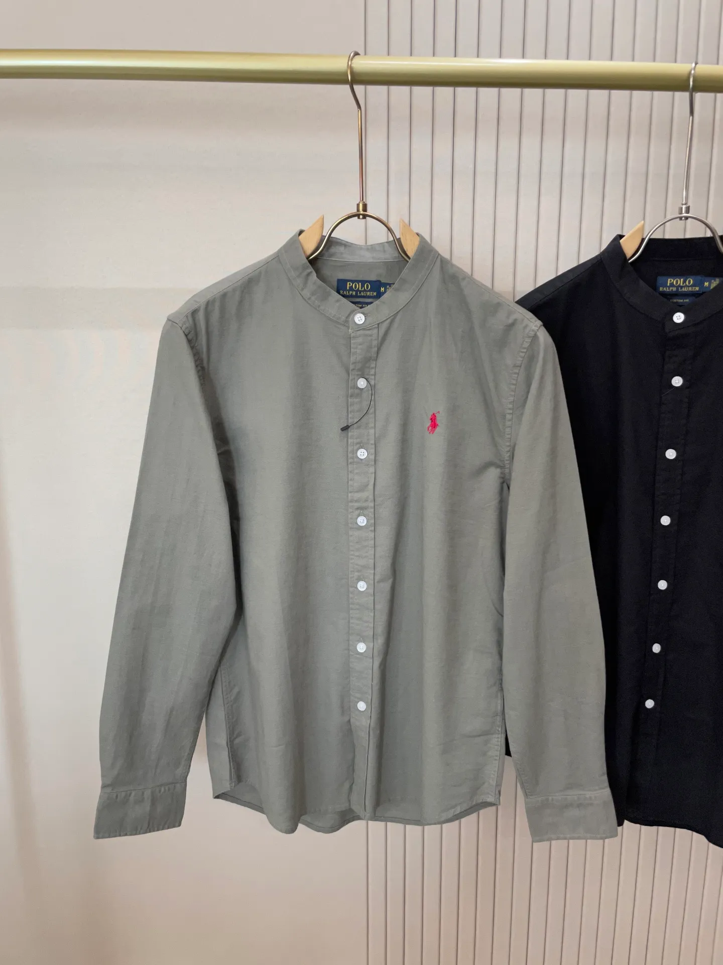 P220 🌸🌸🌸 POLO Ralph Lauren [High Quality] Classic shirt! The classic casual shirt made of pure cotton and linen has a unique design. It has a simple, clean and classic silhouette. It is a versatile style that can be switched at will. The fabric feels soft and delicate, highly breathable, and is close to the skin and comfortable to wear. It can be worn alone as an inner layer. Its versatile performance is beyond your imagination! The upper body of the ready-to-wear is simple and classic yet elegant! Size:M-XXL